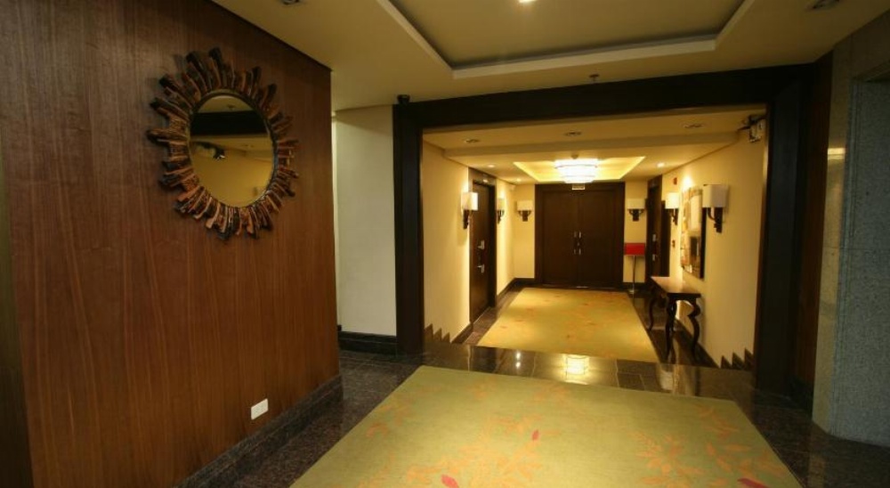 Crown Regency Hotel Makati Main image
